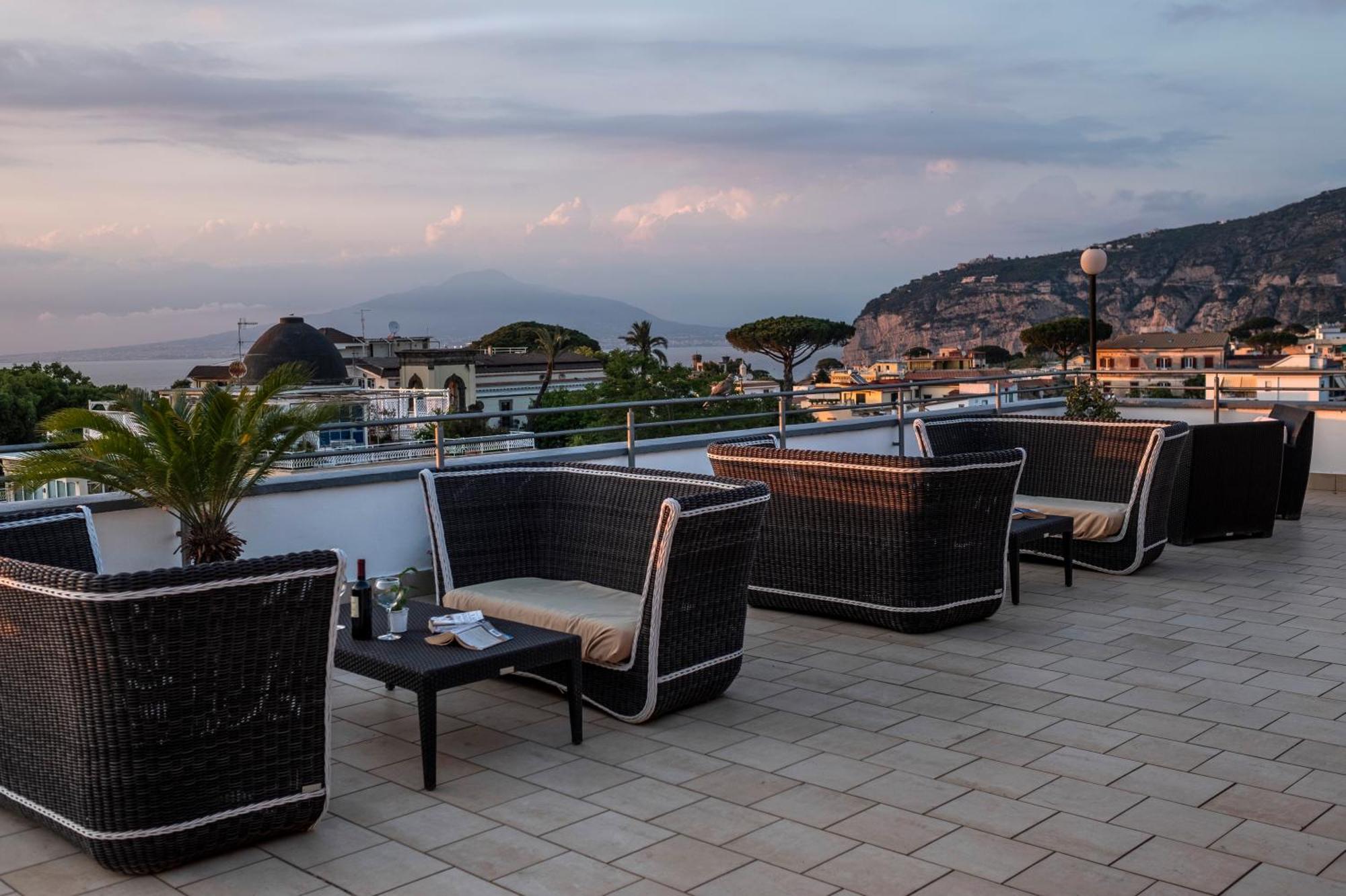 Hotiday Room Collection - Sant'Agnello ซอร์เรนโต ภายนอก รูปภาพ