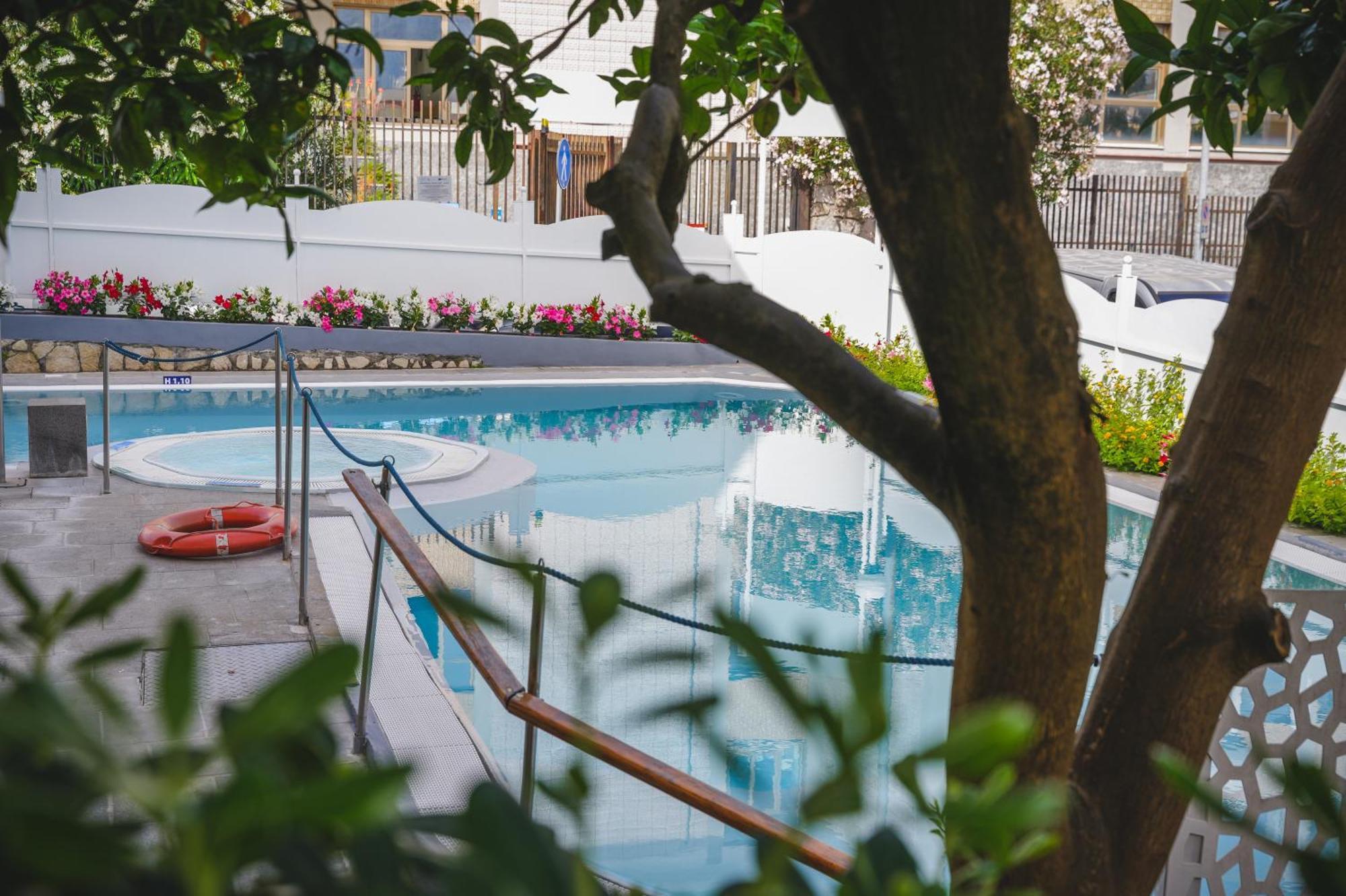 Hotiday Room Collection - Sant'Agnello ซอร์เรนโต ภายนอก รูปภาพ