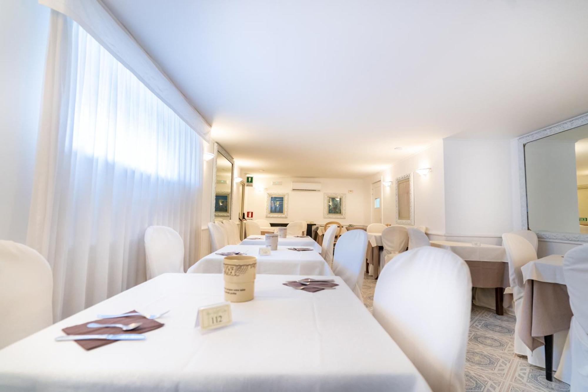 Hotiday Room Collection - Sant'Agnello ซอร์เรนโต ภายนอก รูปภาพ