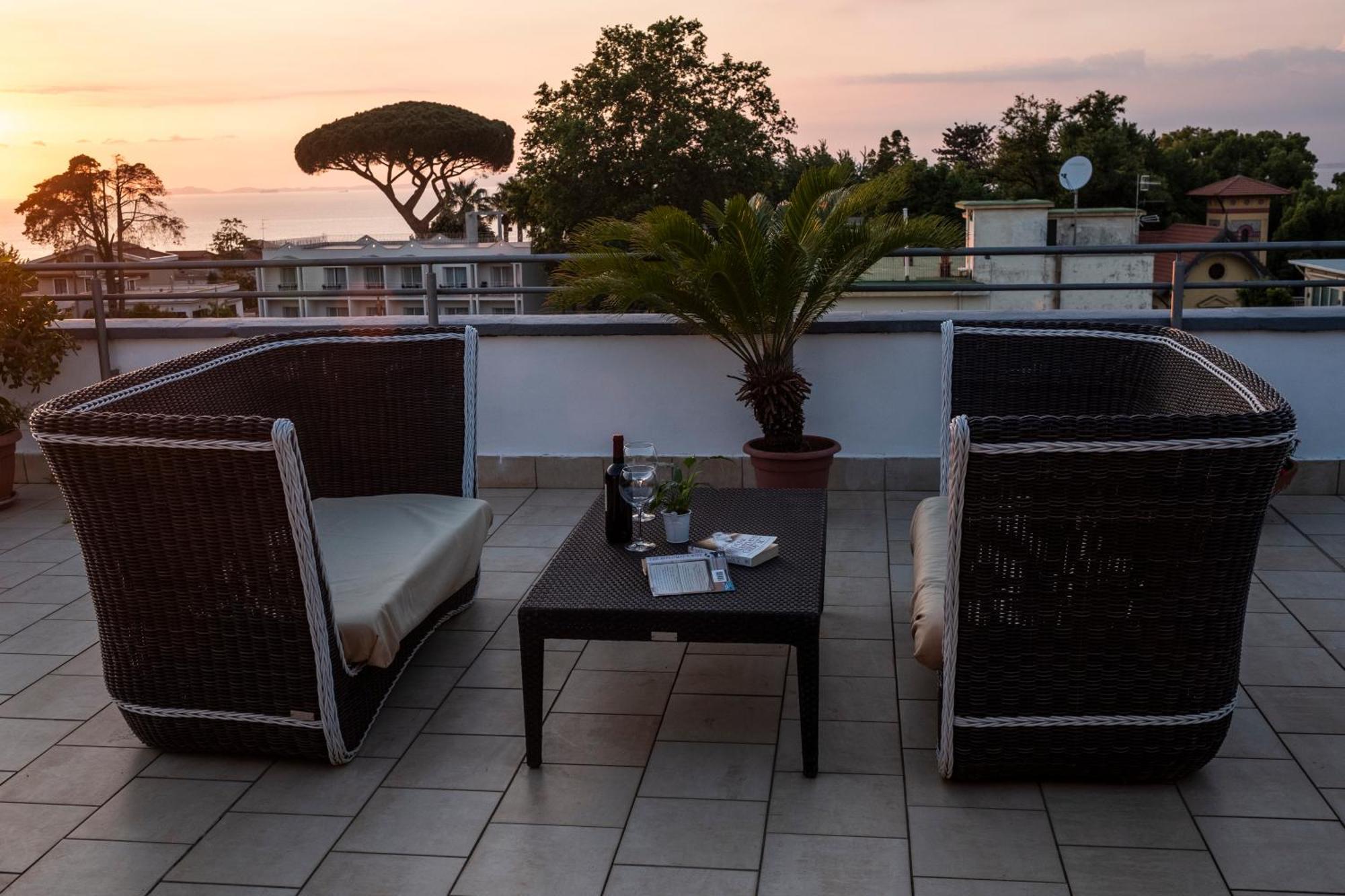 Hotiday Room Collection - Sant'Agnello ซอร์เรนโต ภายนอก รูปภาพ