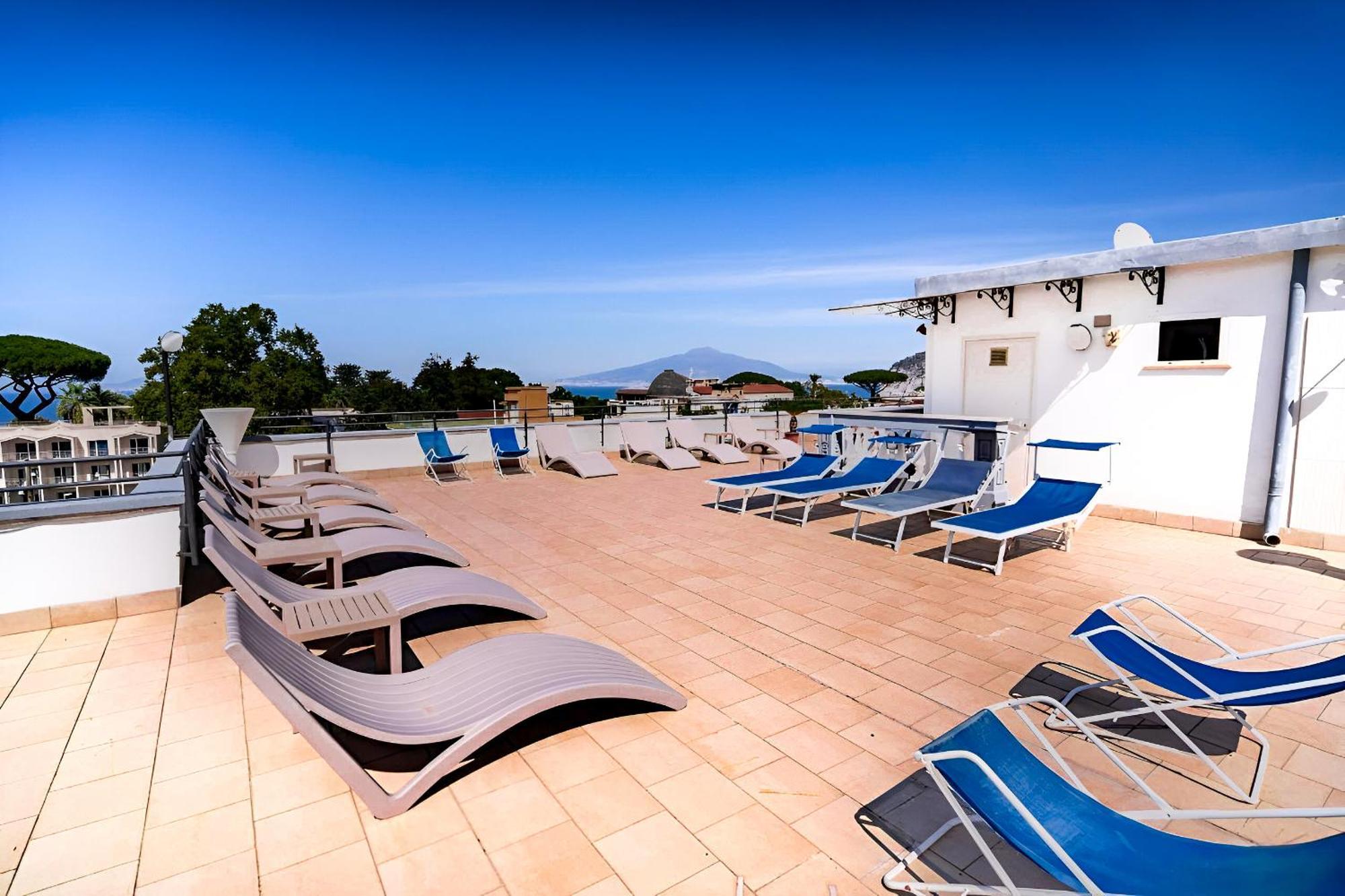 Hotiday Room Collection - Sant'Agnello ซอร์เรนโต ภายนอก รูปภาพ
