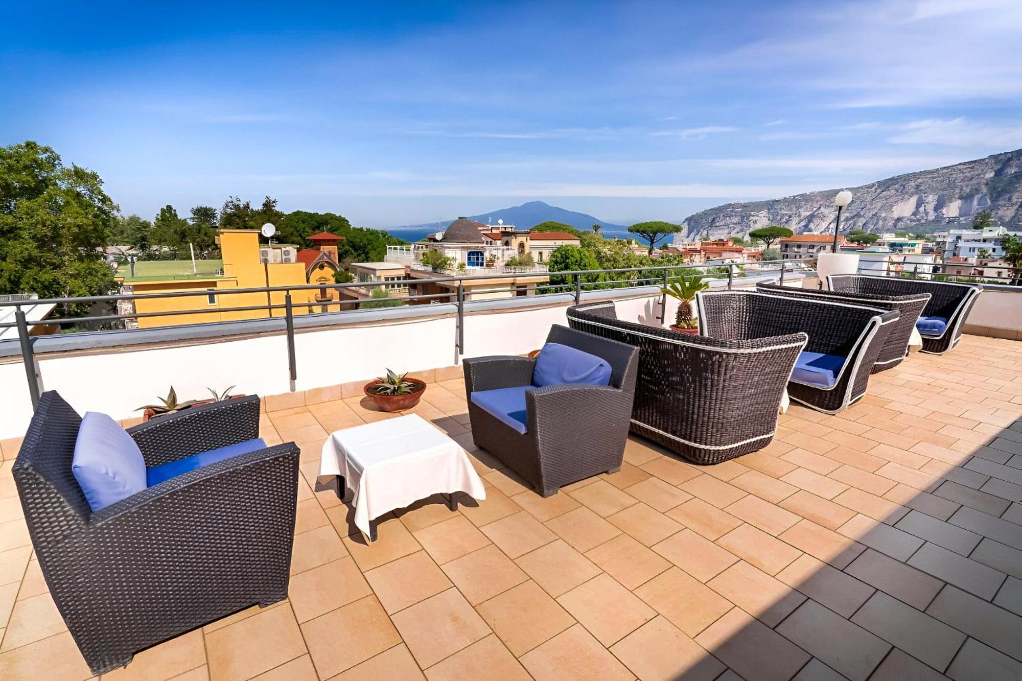 Hotiday Room Collection - Sant'Agnello ซอร์เรนโต ภายนอก รูปภาพ