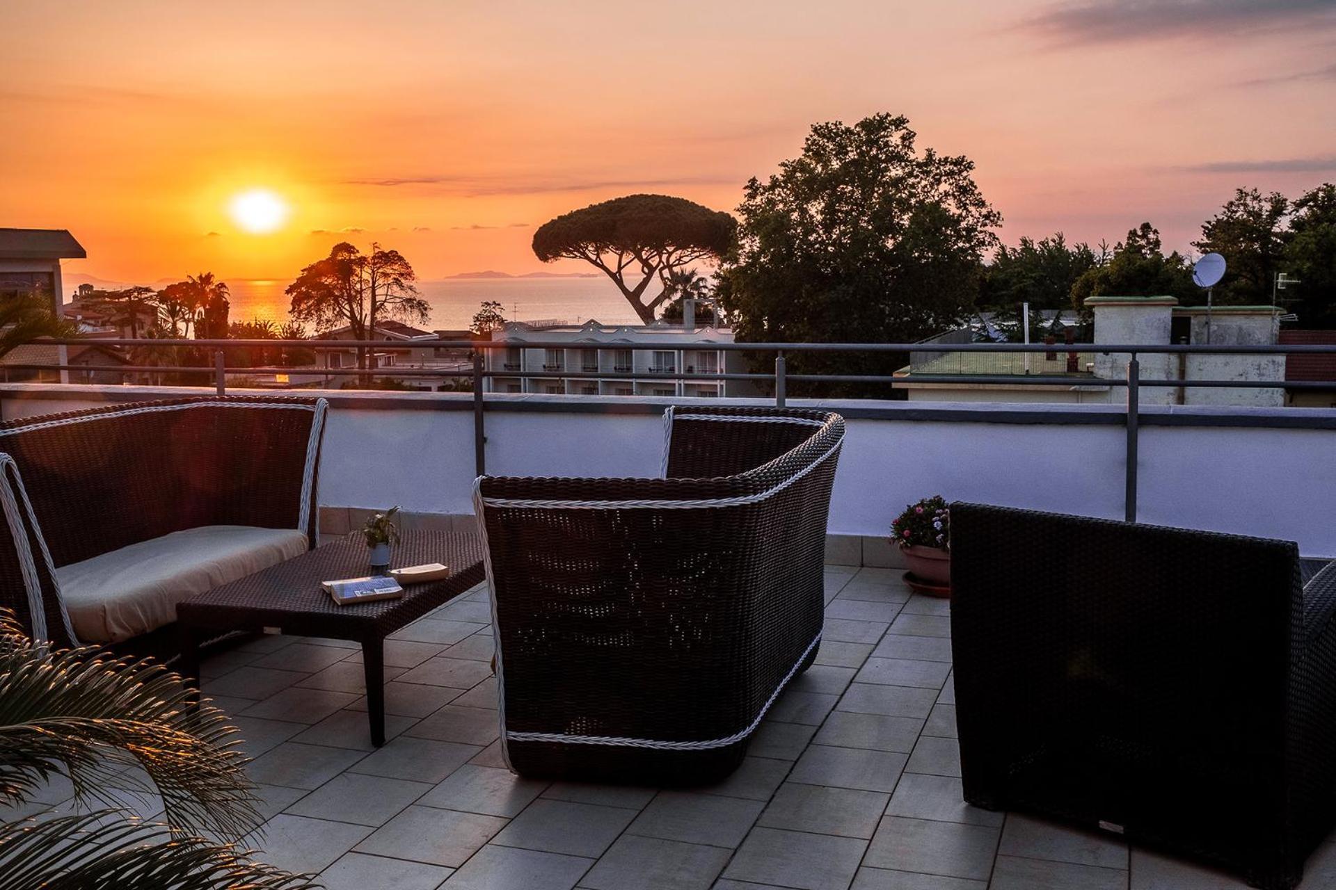 Hotiday Room Collection - Sant'Agnello ซอร์เรนโต ภายนอก รูปภาพ